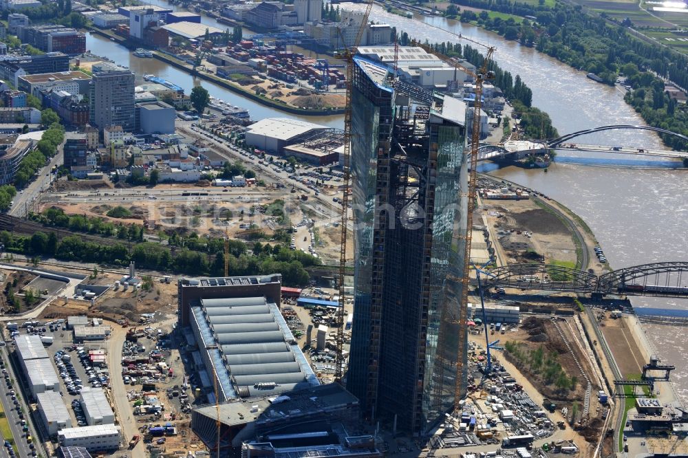 Frankfurt am Main von oben - Baustelle Hochhaus- Neubau der Doppeltürme der EZB-Zentrale in Frankfurt / Main in Hessen