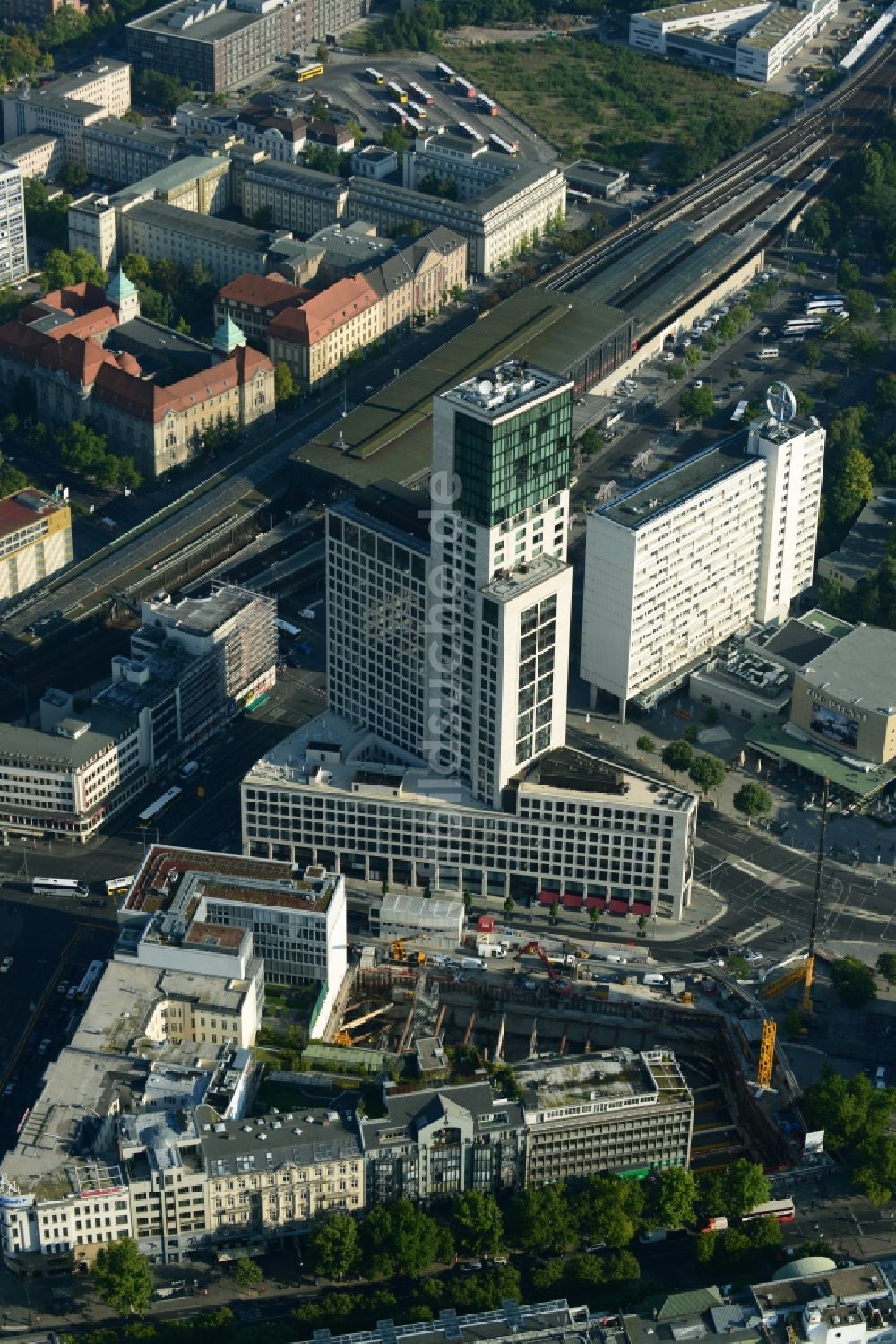 Berlin von oben - Baustelle Hochhaus-Neubau Upper West am Breitscheidplatz in Berlin- Charlottenburg