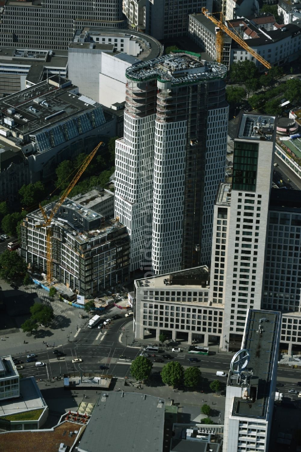 Luftbild Berlin - Baustelle Hochhaus-Neubau Upper West am Breitscheidplatz in Berlin- Charlottenburg