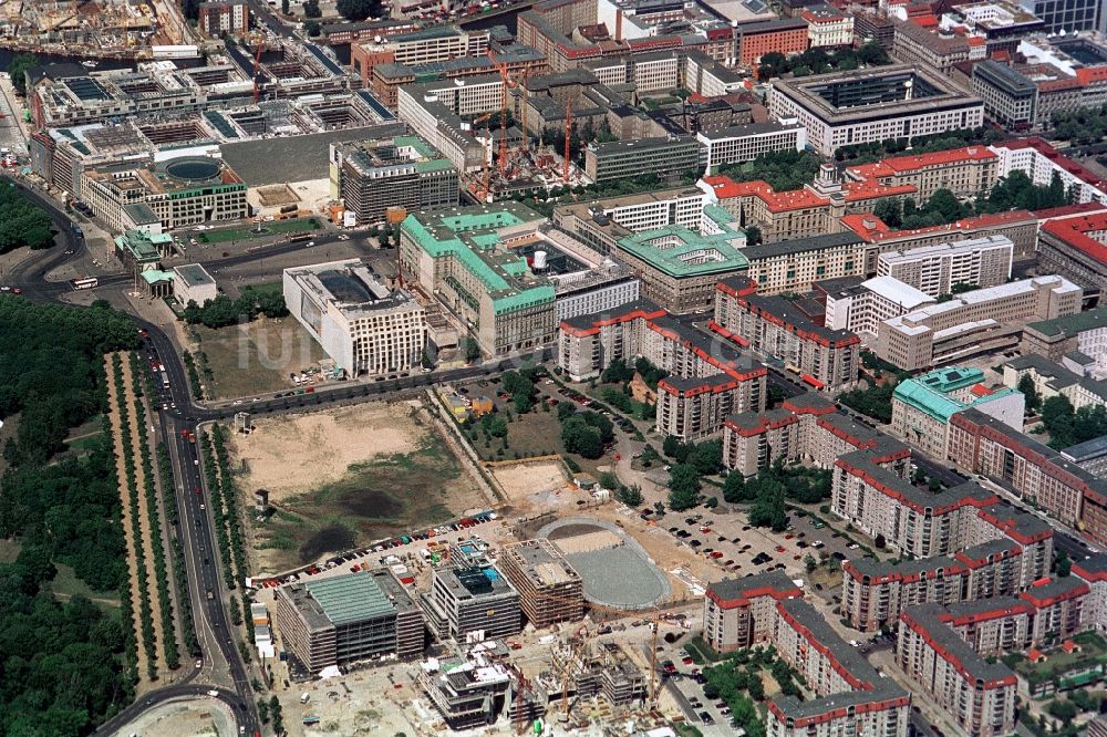 Luftbild Berlin - Baustelle des Holocaust-Mahnmal an der Hannah-Arendt-Straße in Berlin-Mitte