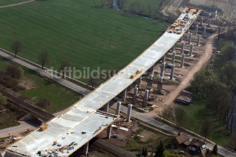 Sättelstädt aus der Vogelperspektive: Baustelle Hörseltalbrücke bei Sättelstädt