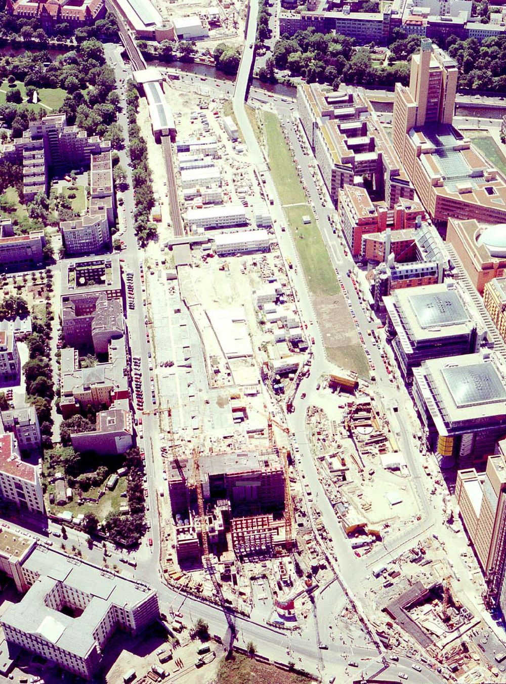 Luftbild Berlin - Tiergarten - Baustelle der HVB-Projekt am Potsdamer Platz in Berlin-Tiergarten.