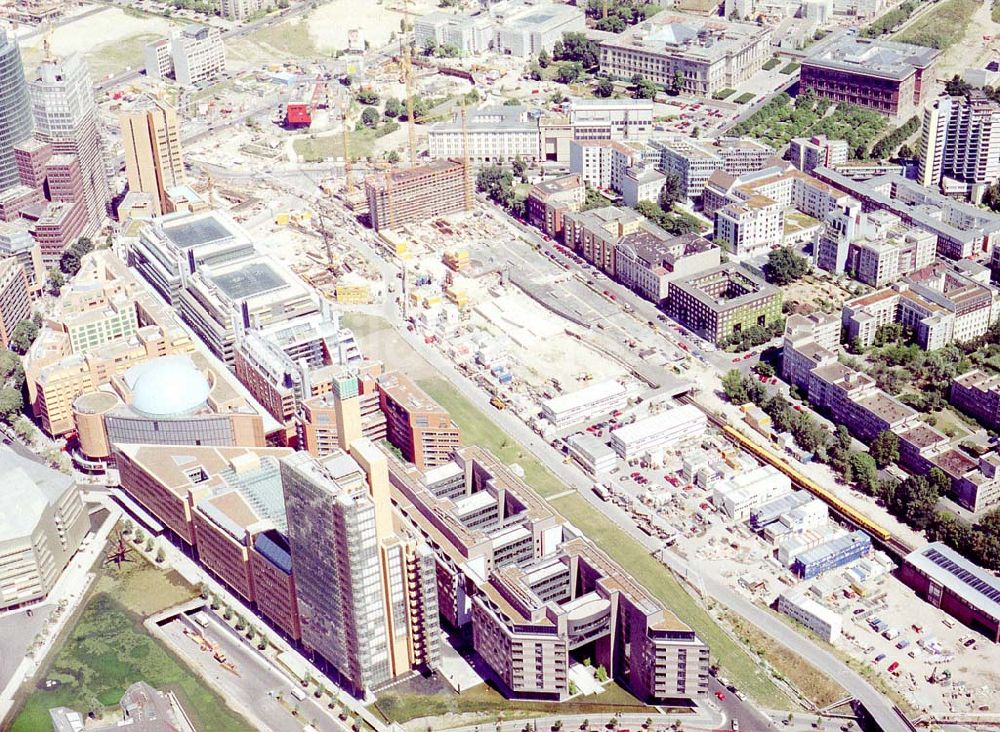 Berlin - Tiergarten aus der Vogelperspektive: Baustelle der HVB-Projekt am Potsdamer Platz in Berlin-Tiergarten.