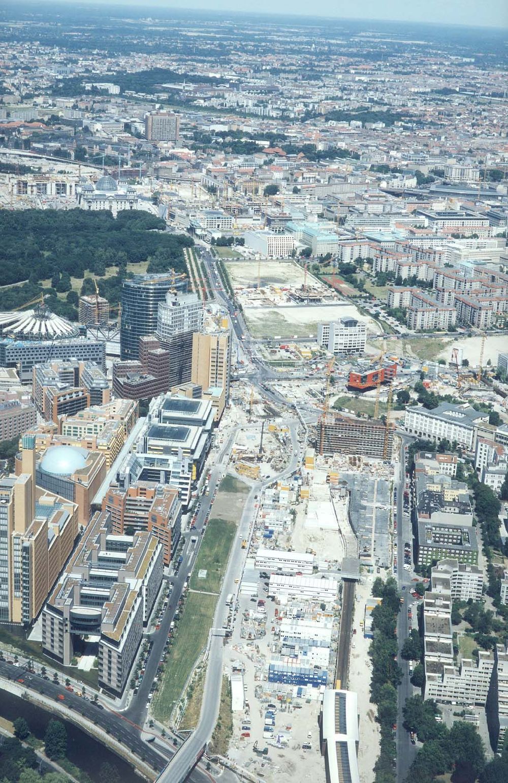 Luftbild Berlin - Tiergarten - Baustelle der HVB-Projekt am Potsdamer Platz in Berlin-Tiergarten.