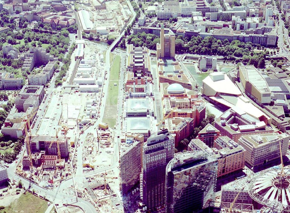 Berlin - Tiergarten aus der Vogelperspektive: Baustelle der HVB-Projekt am Potsdamer Platz in Berlin-Tiergarten.