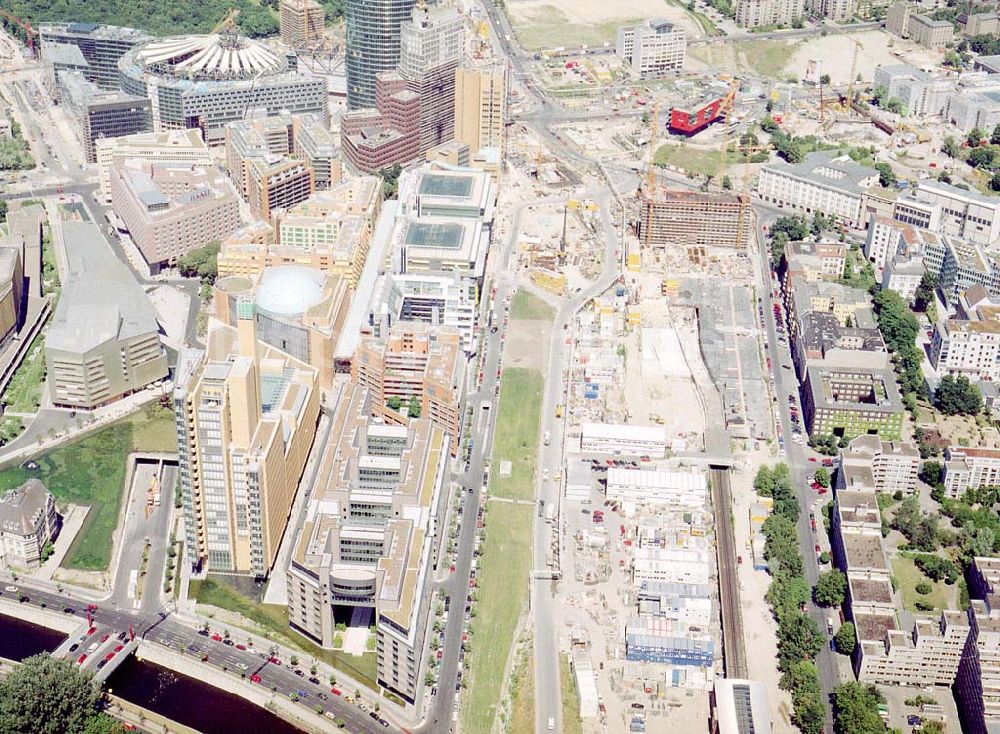 Berlin - Tiergarten aus der Vogelperspektive: Baustelle der HVB-Projekt am Potsdamer Platz in Berlin-Tiergarten.