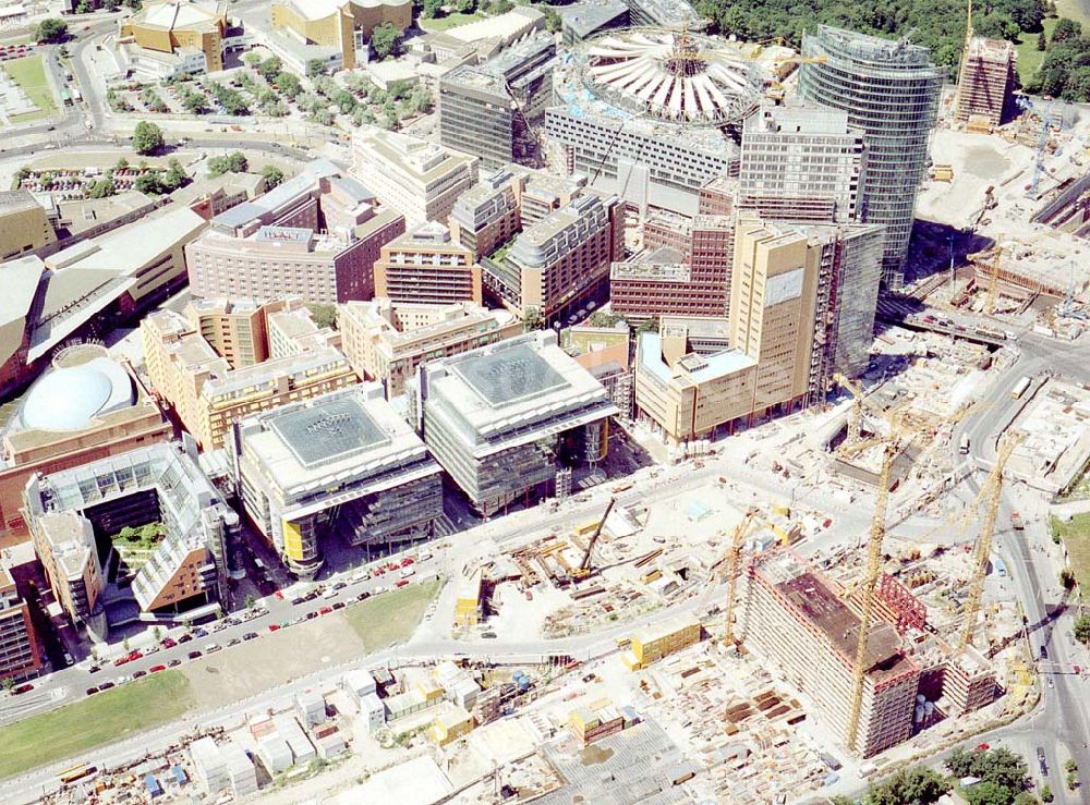 Berlin - Tiergarten von oben - Baustelle der HVB-Projekt am Potsdamer Platz in Berlin-Tiergarten.