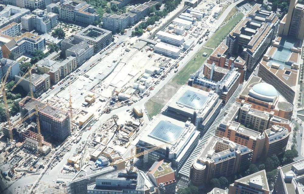 Berlin - Tiergarten aus der Vogelperspektive: Baustelle der HVB-Projekt am Potsdamer Platz in Berlin-Tiergarten.