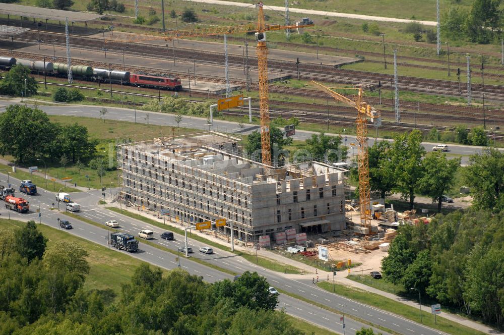 Schönefeld von oben - Baustelle für das InterCityHotel Berlin-Brandenburg Airport am Seegraben in Schönefeld im Landkreis Dahme-Spree