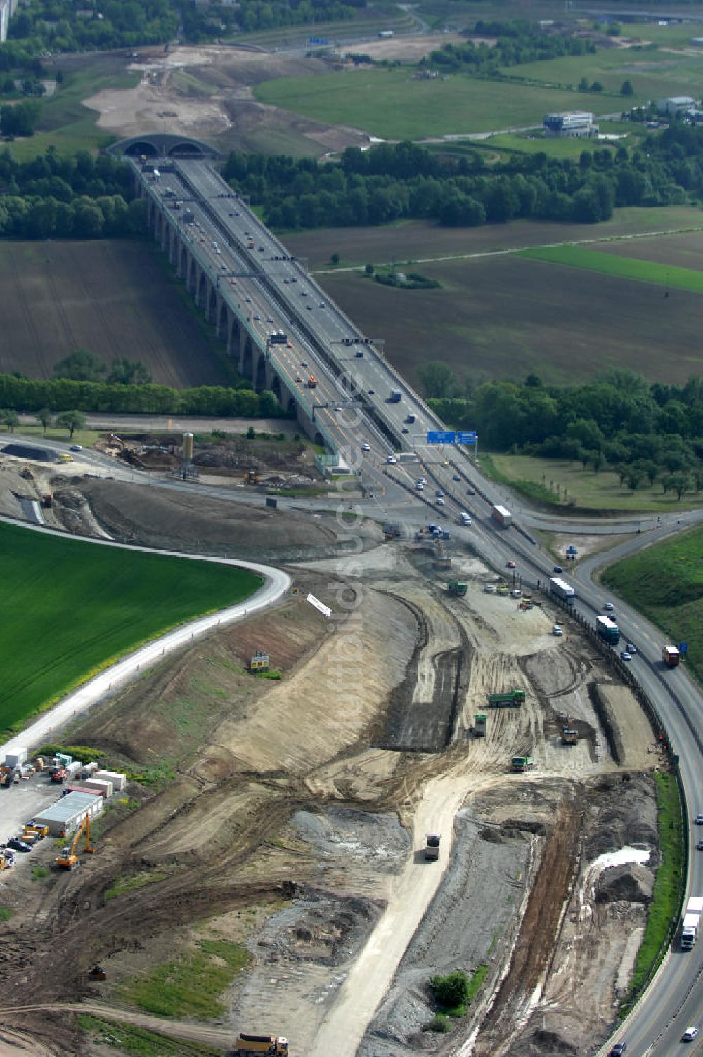 Göschwitz bei Jena aus der Vogelperspektive: Baustelle Jagdbergtunnel Autobahnverlegung Europastrasse E40 A4 bei Jena