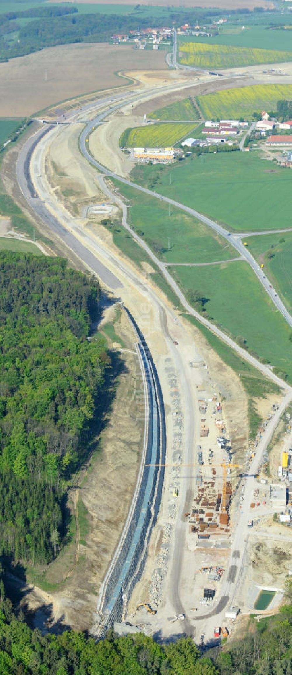 Jena aus der Vogelperspektive: Baustelle Jagdbergtunnel Autobahnverlegung Europastrasse E40 A4 bei Jena