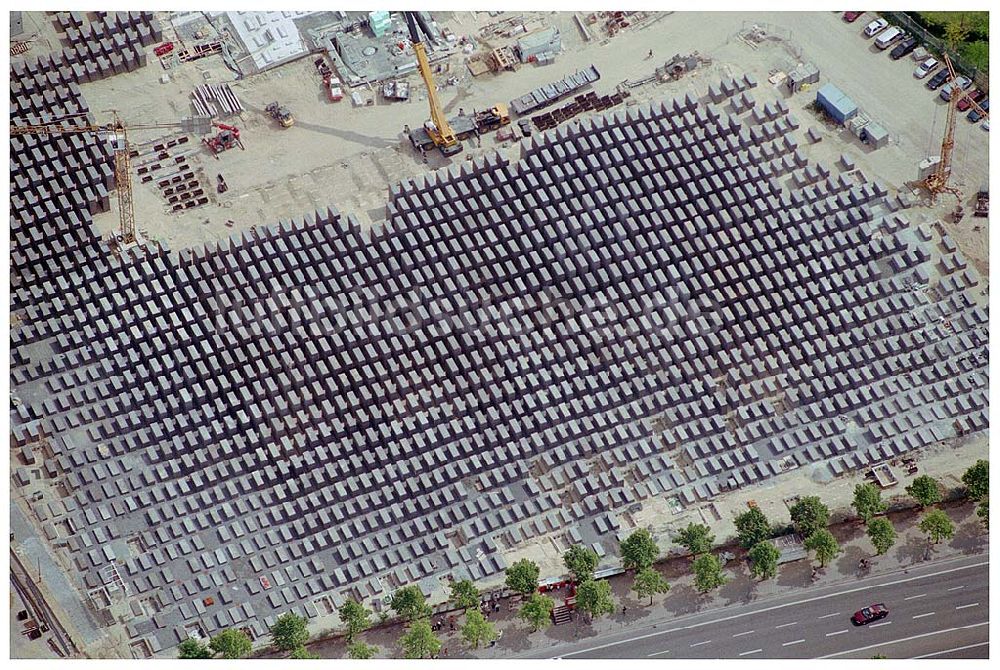 Luftbild Berlin - Baustelle Jüdisches Ehrendenkmal am Brandenburger Tor