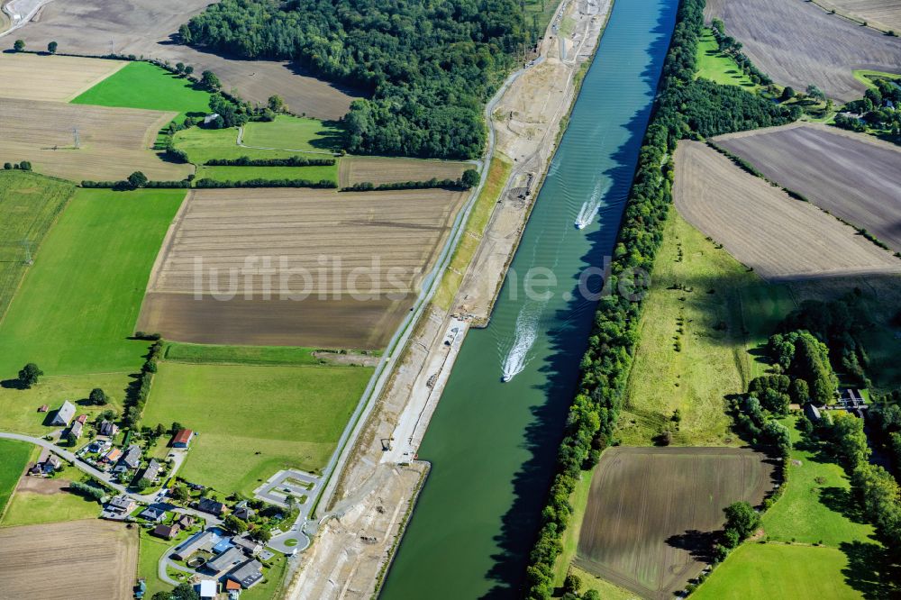 Lindau aus der Vogelperspektive: Baustelle Kanalverlauf der Wasserstraße der Binnenschiffahrt Nord-Ostsee-Kanal in Lindau im Bundesland Schleswig-Holstein, Deutschland