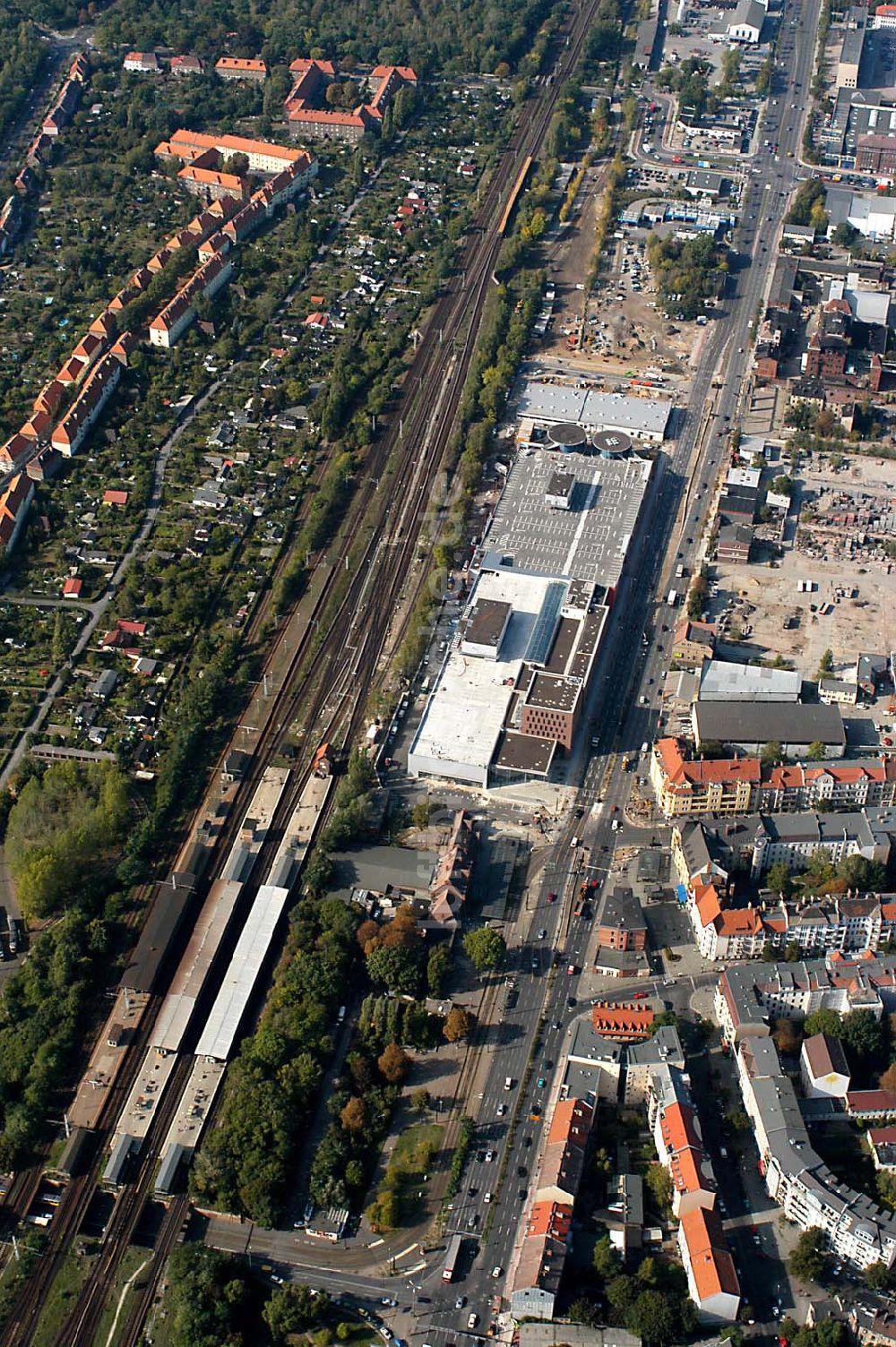 Berlin / Treptow Niederschöneweide aus der Vogelperspektive: Baustelle Kaufland-Center Berlin-Schöneweide an der S-Bahnhof Schöneweide, an der Spree 01.10.2003