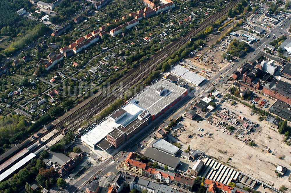 Luftbild Berlin / Treptow Niederschöneweide - Baustelle Kaufland-Center Berlin-Schöneweide an der S-Bahnhof Schöneweide, an der Spree 01.10.2003