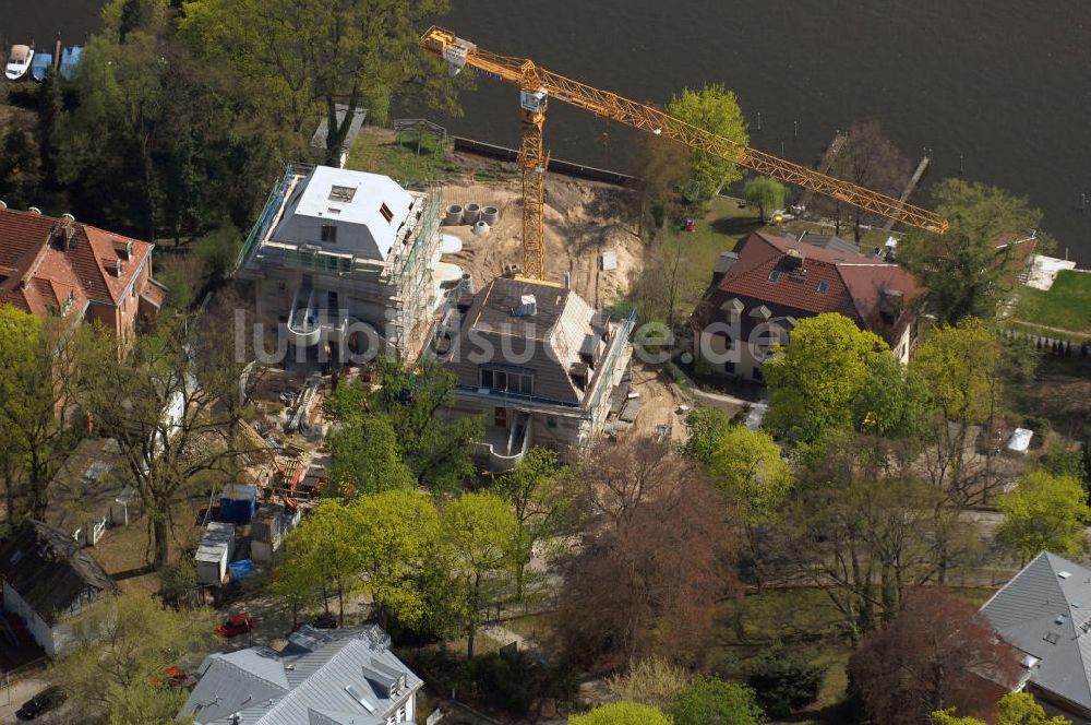 Berlin aus der Vogelperspektive: Baustelle Am Kleinen Wannsee 2 der CONCEPT BAU - PREMIER GmbH