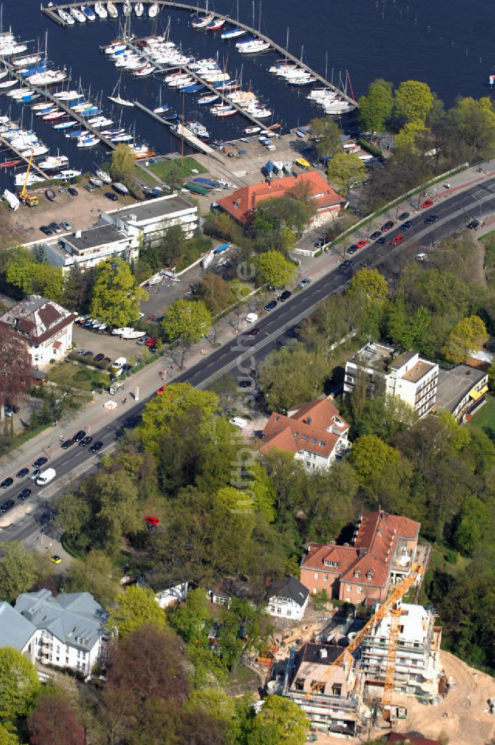 Berlin aus der Vogelperspektive: Baustelle Am Kleinen Wannsee 2 der CONCEPT BAU - PREMIER GmbH