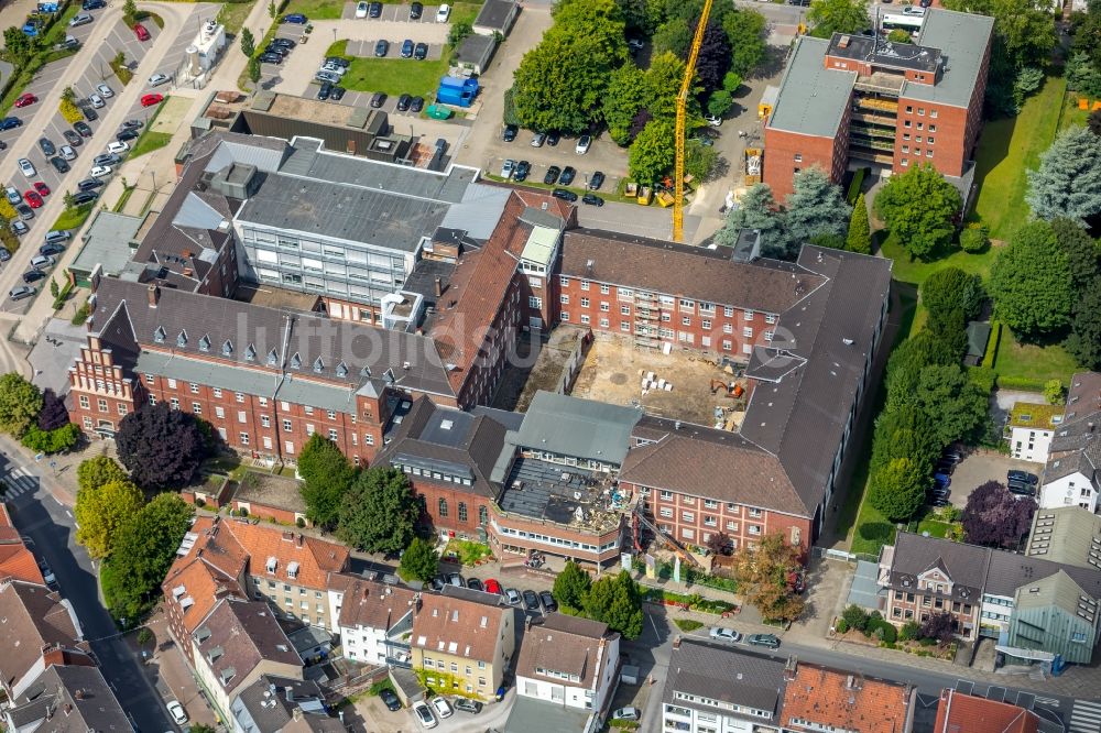 Luftbild Gladbeck - Baustelle auf dem Klinikgelände des Krankenhauses St.-Barbara-Hospital an der Barbarastraße in Gladbeck im Bundesland Nordrhein-Westfalen - NRW, Deutschland