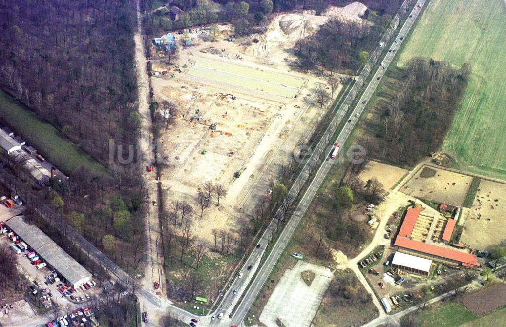 Hoppegarten / Brandenburg aus der Vogelperspektive: Baustelle des KÖLLE Pflanzenmarktes auf dem beräumten Gelände des ehem