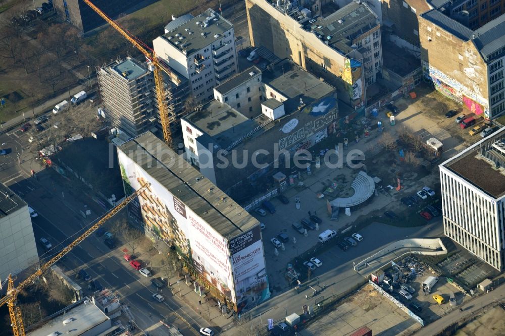 Berlin aus der Vogelperspektive: Baustelle in der Köpenicker Straße in Berlin Mitte