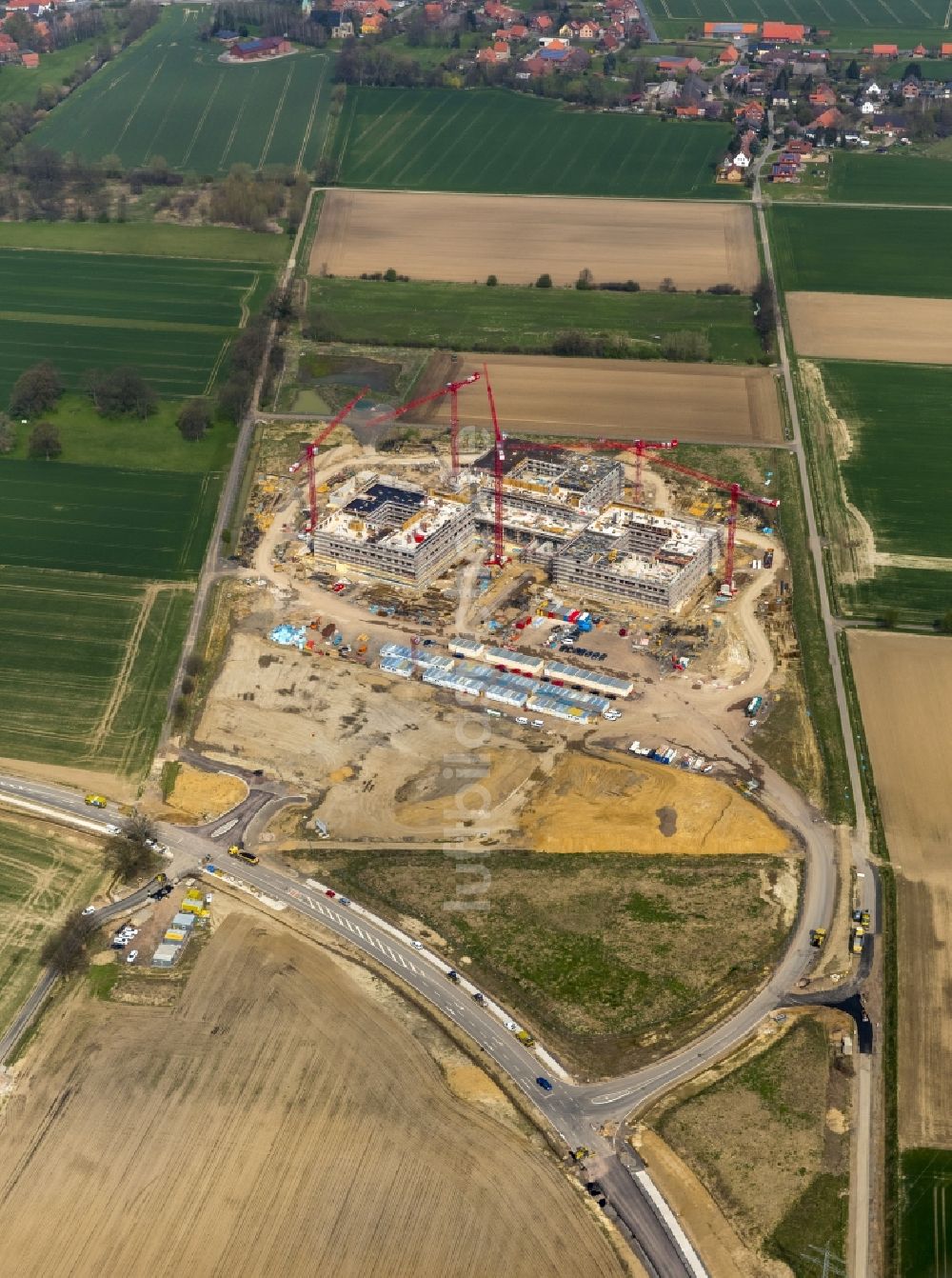 Luftbild Obernkirchen - Baustelle auf dem Krankenhausgelände zum Neubau eines Gesamtklinikum für das Schaumburger Land in Obernkirchen im Bundesland Niedersachsen