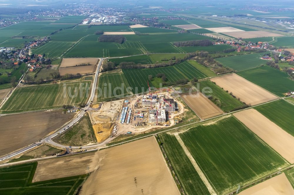 Obernkirchen aus der Vogelperspektive: Baustelle auf dem Krankenhausgelände zum Neubau eines Gesamtklinikum für das Schaumburger Land in Obernkirchen im Bundesland Niedersachsen