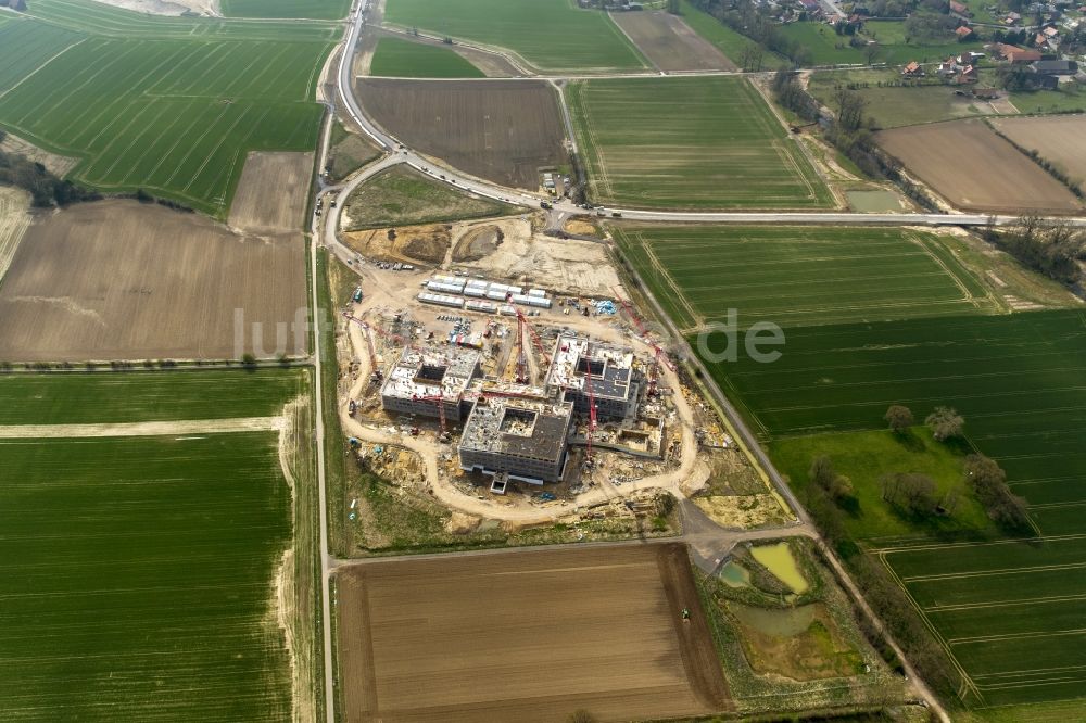 Obernkirchen von oben - Baustelle auf dem Krankenhausgelände zum Neubau eines Gesamtklinikum für das Schaumburger Land in Obernkirchen im Bundesland Niedersachsen