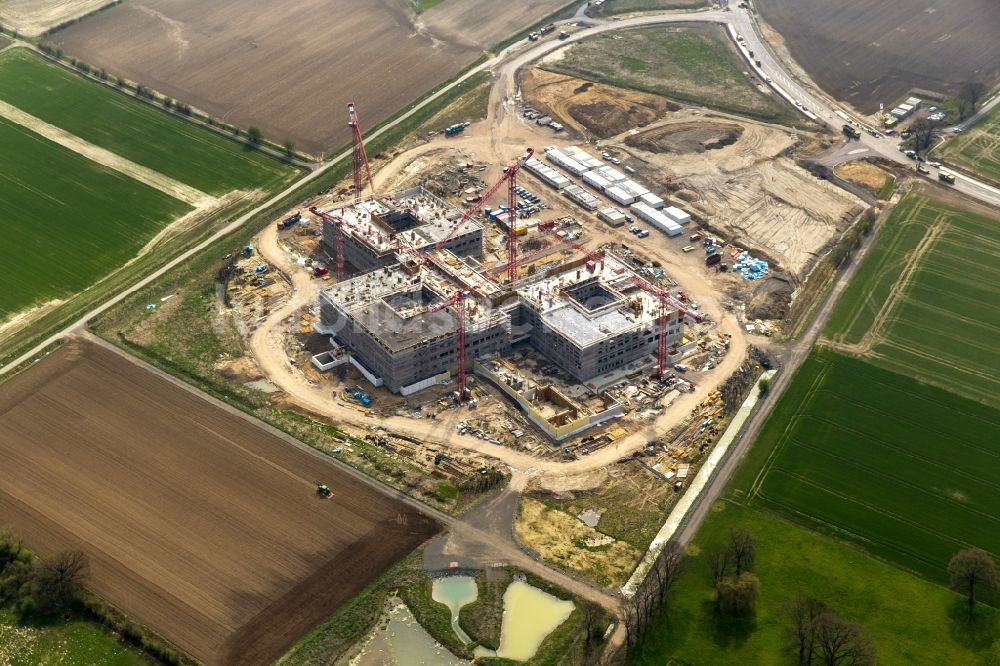 Obernkirchen von oben - Baustelle auf dem Krankenhausgelände zum Neubau eines Gesamtklinikum für das Schaumburger Land in Obernkirchen im Bundesland Niedersachsen