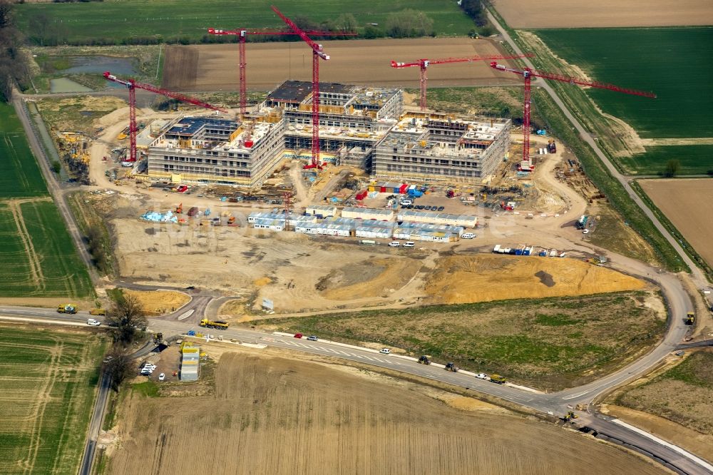 Luftaufnahme Obernkirchen - Baustelle auf dem Krankenhausgelände zum Neubau eines Gesamtklinikum für das Schaumburger Land in Obernkirchen im Bundesland Niedersachsen