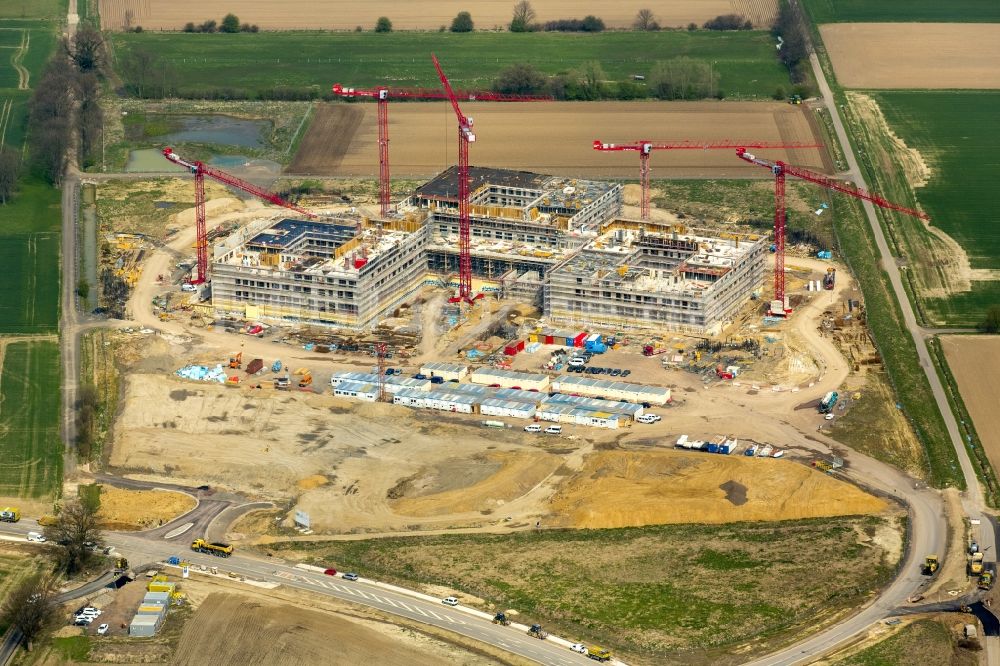 Luftbild Obernkirchen - Baustelle auf dem Krankenhausgelände zum Neubau eines Gesamtklinikum für das Schaumburger Land in Obernkirchen im Bundesland Niedersachsen