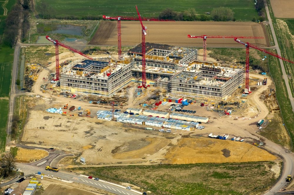 Luftaufnahme Obernkirchen - Baustelle auf dem Krankenhausgelände zum Neubau eines Gesamtklinikum für das Schaumburger Land in Obernkirchen im Bundesland Niedersachsen