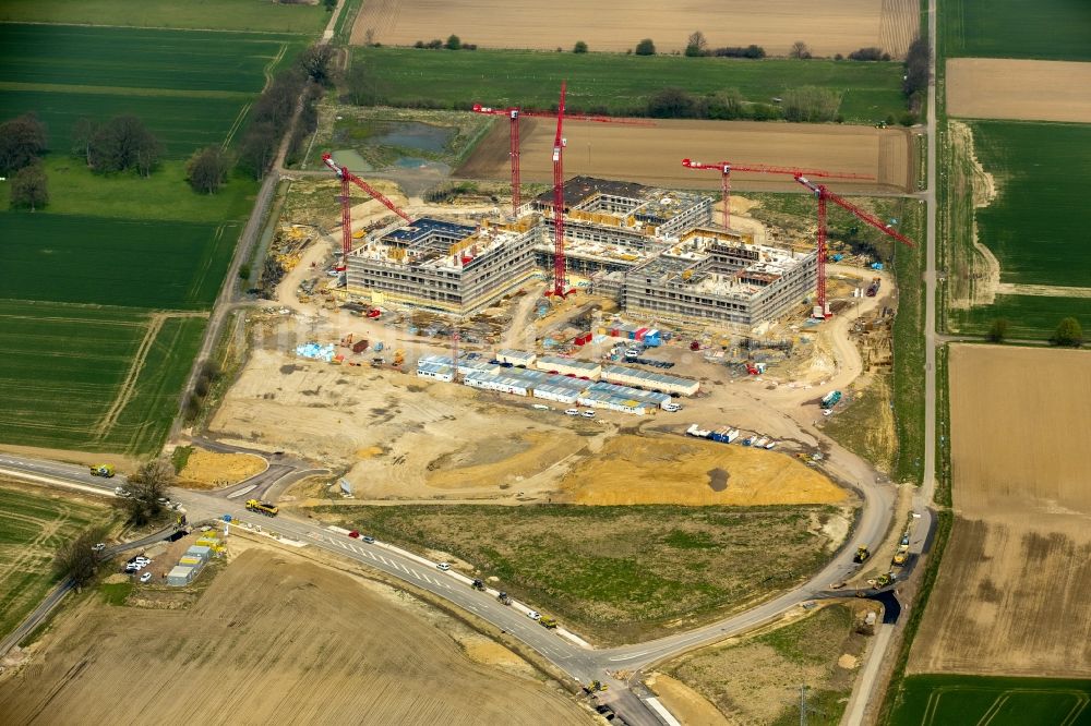 Obernkirchen von oben - Baustelle auf dem Krankenhausgelände zum Neubau eines Gesamtklinikum für das Schaumburger Land in Obernkirchen im Bundesland Niedersachsen