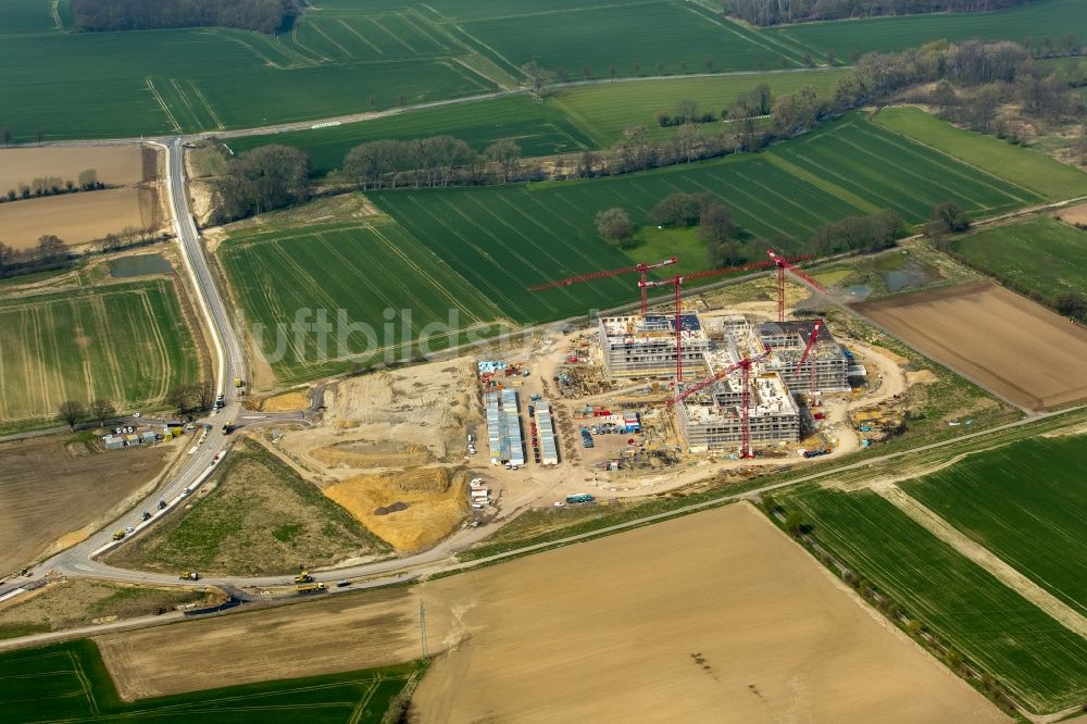 Obernkirchen von oben - Baustelle auf dem Krankenhausgelände zum Neubau eines Gesamtklinikum für das Schaumburger Land in Obernkirchen im Bundesland Niedersachsen