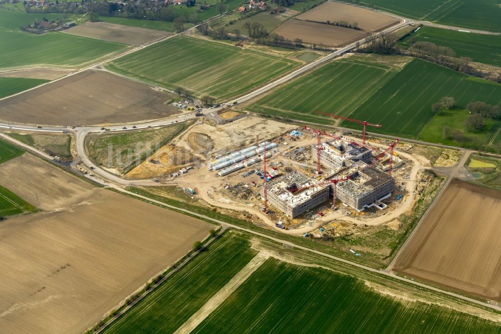 Luftaufnahme Obernkirchen - Baustelle auf dem Krankenhausgelände zum Neubau eines Gesamtklinikum für das Schaumburger Land in Obernkirchen im Bundesland Niedersachsen