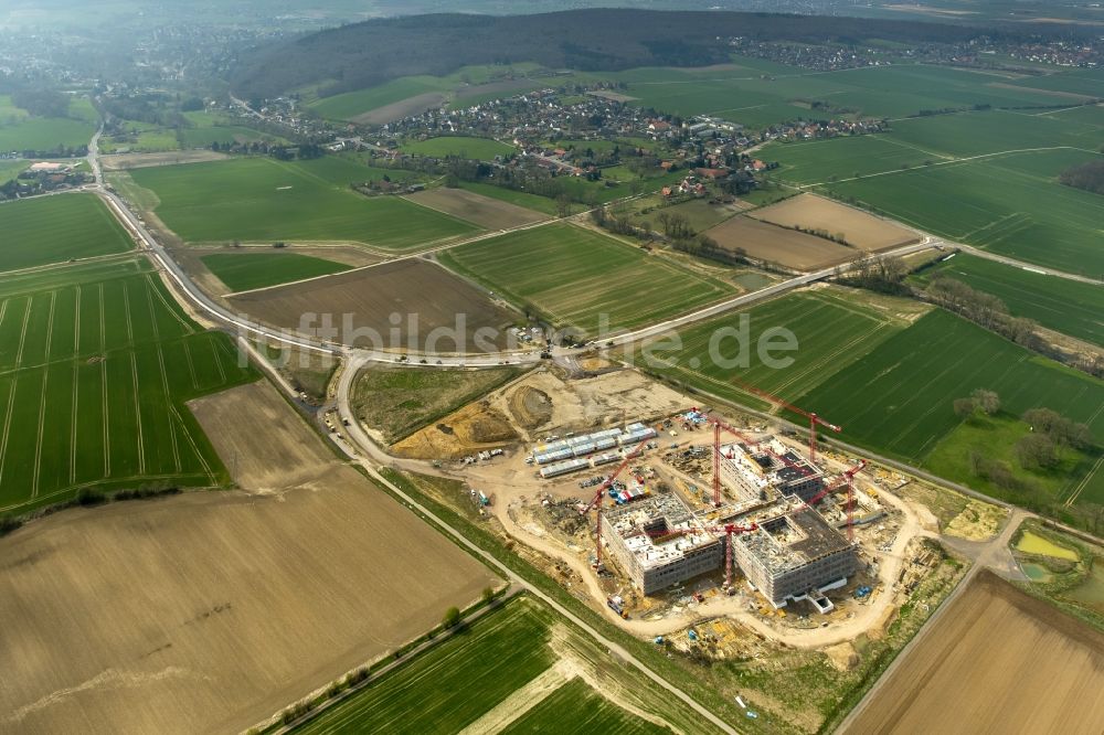 Obernkirchen von oben - Baustelle auf dem Krankenhausgelände zum Neubau eines Gesamtklinikum für das Schaumburger Land in Obernkirchen im Bundesland Niedersachsen