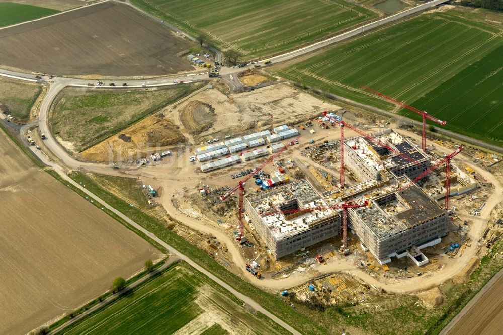 Obernkirchen aus der Vogelperspektive: Baustelle auf dem Krankenhausgelände zum Neubau eines Gesamtklinikum für das Schaumburger Land in Obernkirchen im Bundesland Niedersachsen