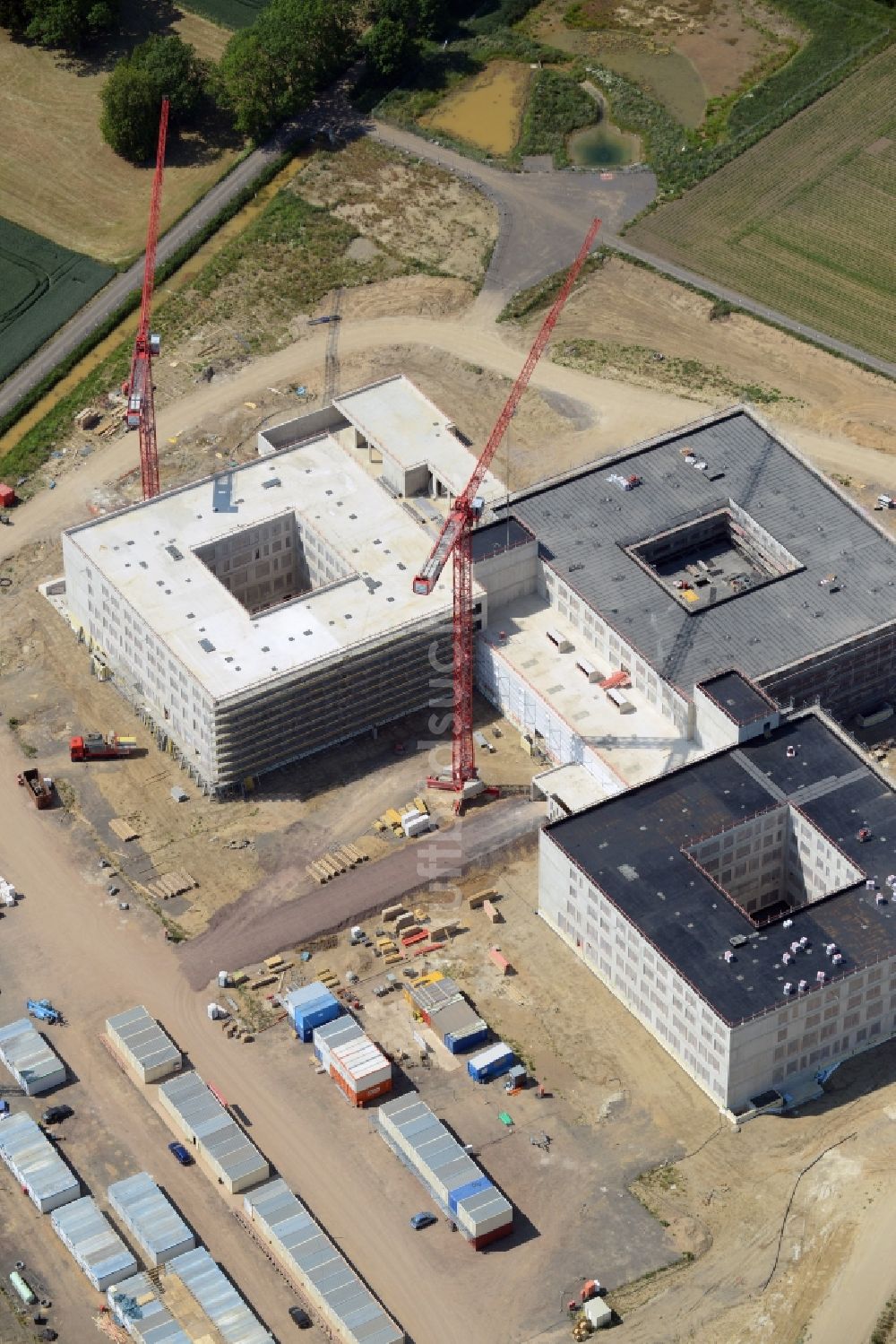 Luftbild Obernkirchen - Baustelle auf dem Krankenhausgelände zum Neubau eines Gesamtklinikum für das Schaumburger Land in Obernkirchen im Bundesland Niedersachsen