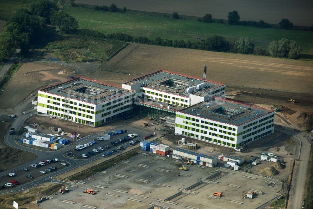 Obernkirchen von oben - Baustelle auf dem Krankenhausgelände zum Neubau eines Gesamtklinikum für das Schaumburger Land in Obernkirchen im Bundesland Niedersachsen