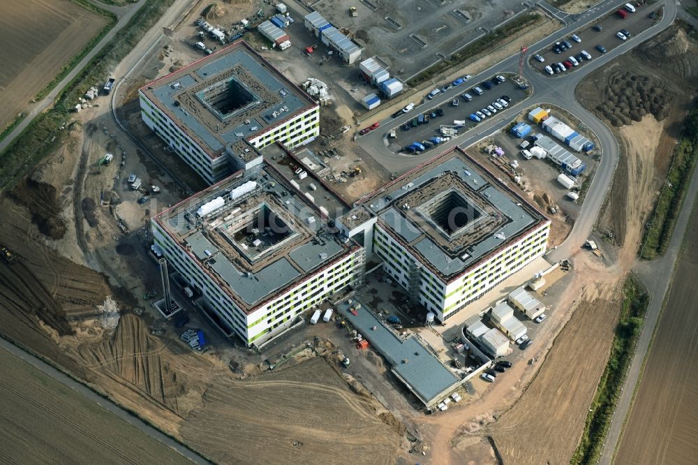 Obernkirchen aus der Vogelperspektive: Baustelle auf dem Krankenhausgelände zum Neubau eines Gesamtklinikum für das Schaumburger Land in Obernkirchen im Bundesland Niedersachsen