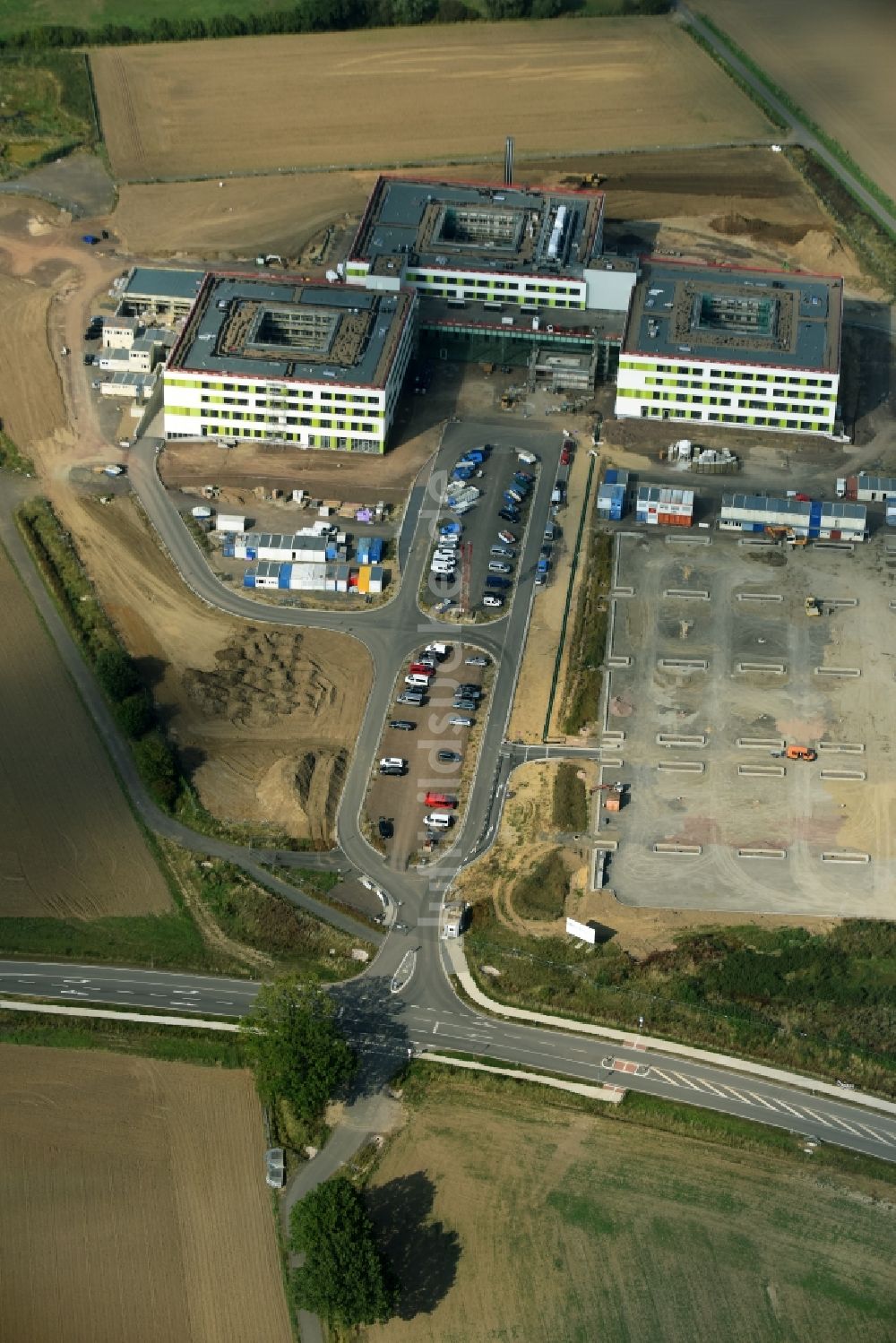 Obernkirchen von oben - Baustelle auf dem Krankenhausgelände zum Neubau eines Gesamtklinikum für das Schaumburger Land in Obernkirchen im Bundesland Niedersachsen