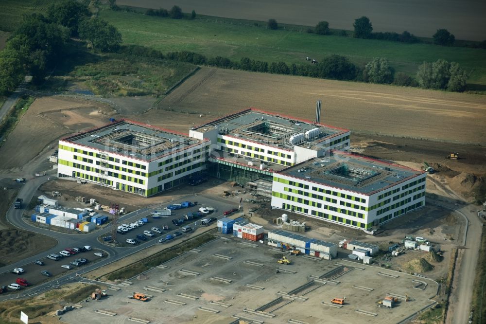 Luftaufnahme Obernkirchen - Baustelle auf dem Krankenhausgelände zum Neubau eines Gesamtklinikum für das Schaumburger Land in Obernkirchen im Bundesland Niedersachsen