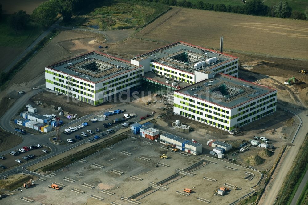 Obernkirchen von oben - Baustelle auf dem Krankenhausgelände zum Neubau eines Gesamtklinikum für das Schaumburger Land in Obernkirchen im Bundesland Niedersachsen