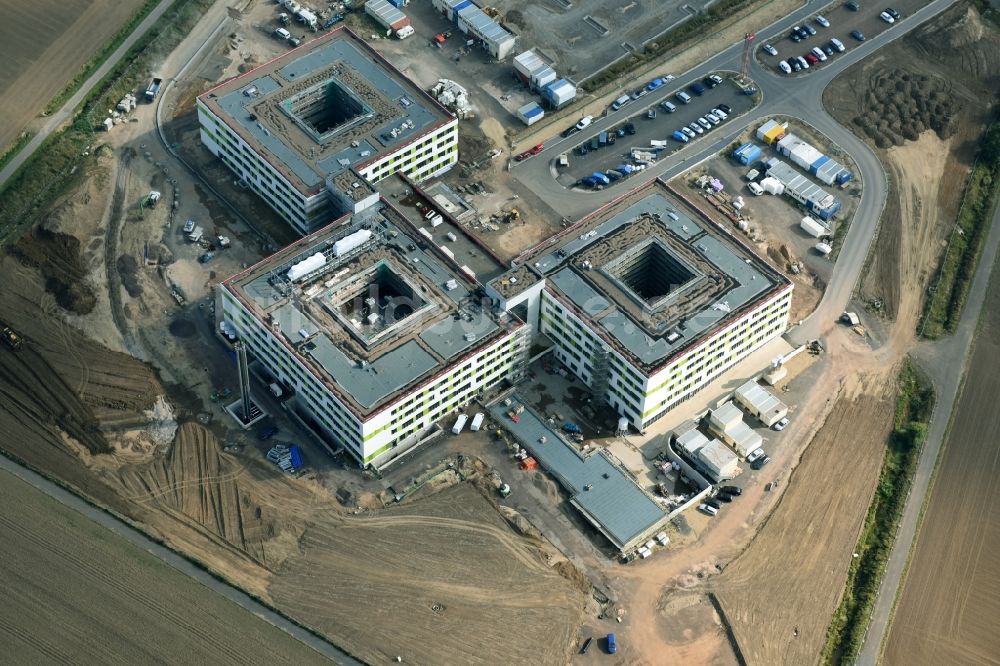 Obernkirchen aus der Vogelperspektive: Baustelle auf dem Krankenhausgelände zum Neubau eines Gesamtklinikum für das Schaumburger Land in Obernkirchen im Bundesland Niedersachsen