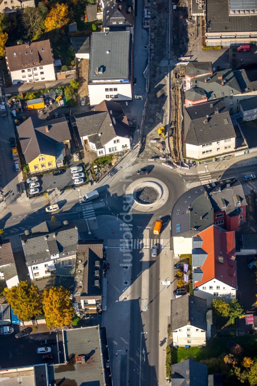 Arnsberg von oben - Baustelle am Kreisverkehr - Straßenverlauf am Brückenplatz in Arnsberg im Bundesland Nordrhein-Westfalen