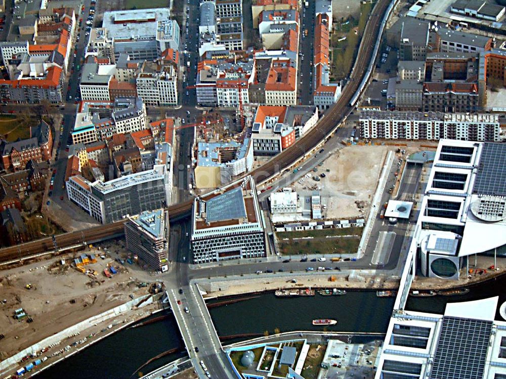 Luftaufnahme Berlin - Baustelle am Kronprinzenpalais an der Rheinhardtstraße in Berlin-Mitte.