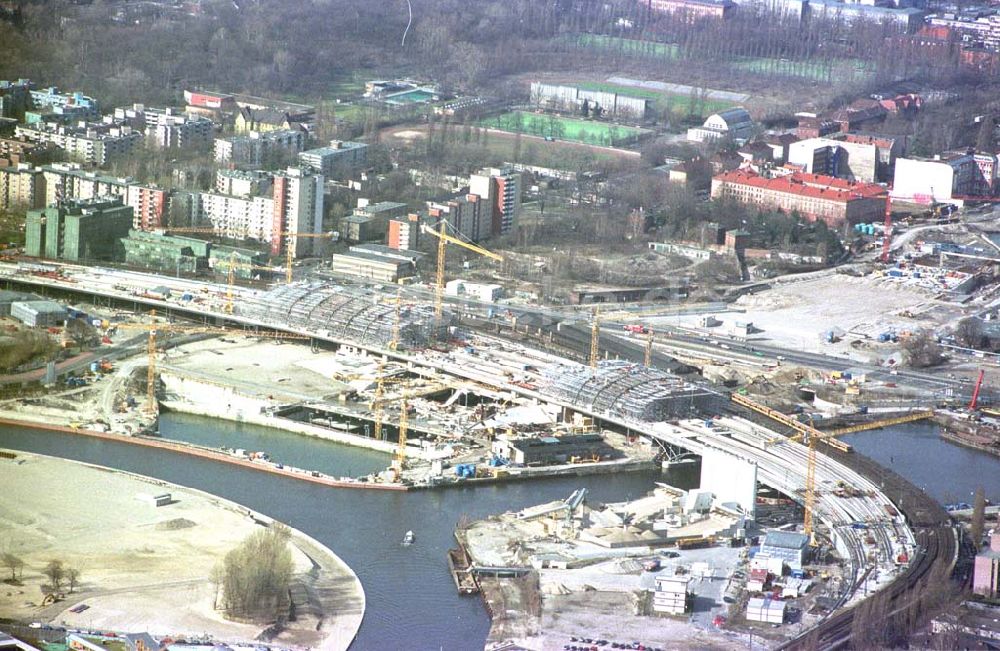 Luftaufnahme Berlin- Mitte - Baustelle des Lehrter Stadtbahnhofes in Berlin-Mitte an der Invalidenstrasse 11.03.02