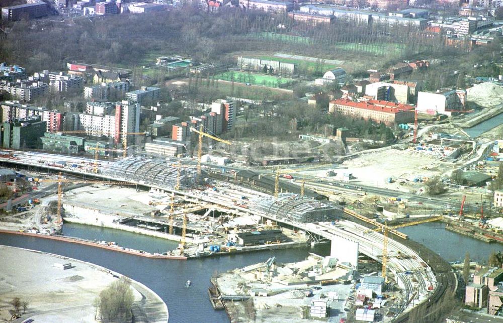 Berlin- Mitte von oben - Baustelle des Lehrter Stadtbahnhofes in Berlin-Mitte an der Invalidenstrasse 11.03.02