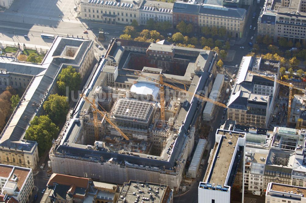 Luftaufnahme Berlin Mitte - Baustelle Lesesaal der Staatsbibliothek Unter den Linden Berlin