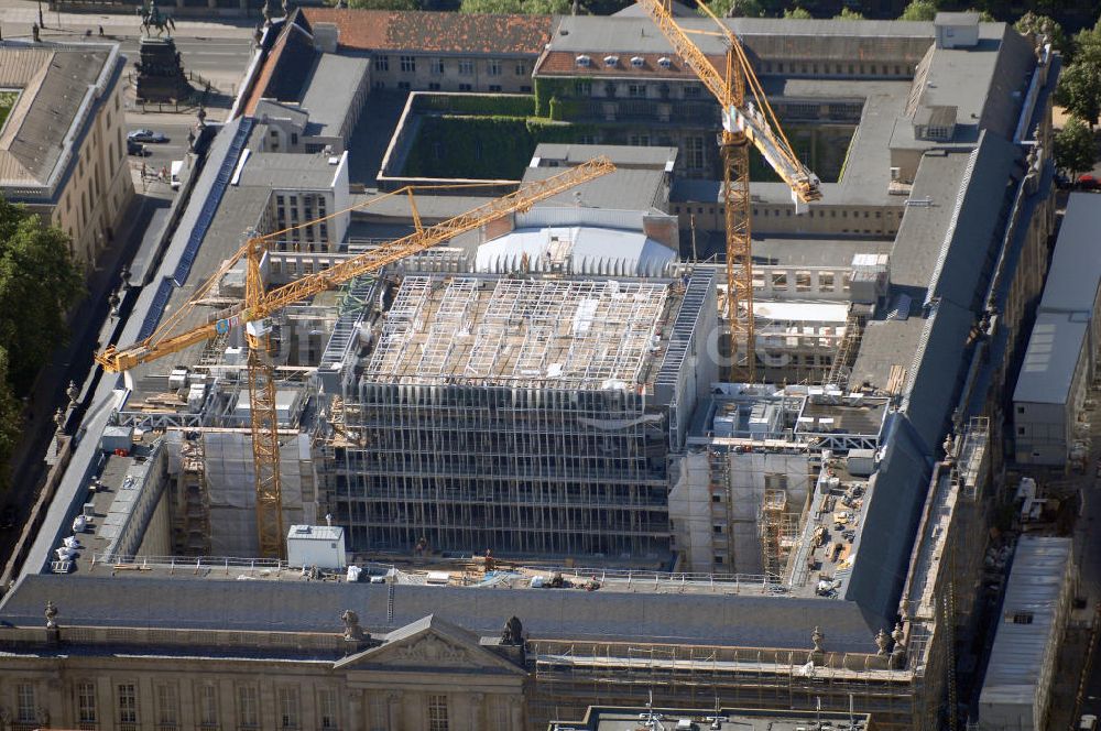 Berlin aus der Vogelperspektive: Baustelle des Lesesaals der Staatsbibliothek Unter den Linden in Berlin