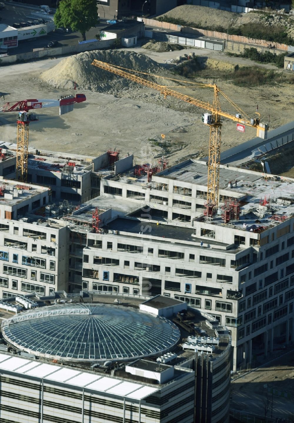 Saint-Ouen aus der Vogelperspektive: Baustelle der Léon Grosse Immobilier zum Neubau einer Mehrfamilienhaus-Wohnanlage Rue Albert Dhalenne in Saint-Ouen in Ile-de-France, Frankreich